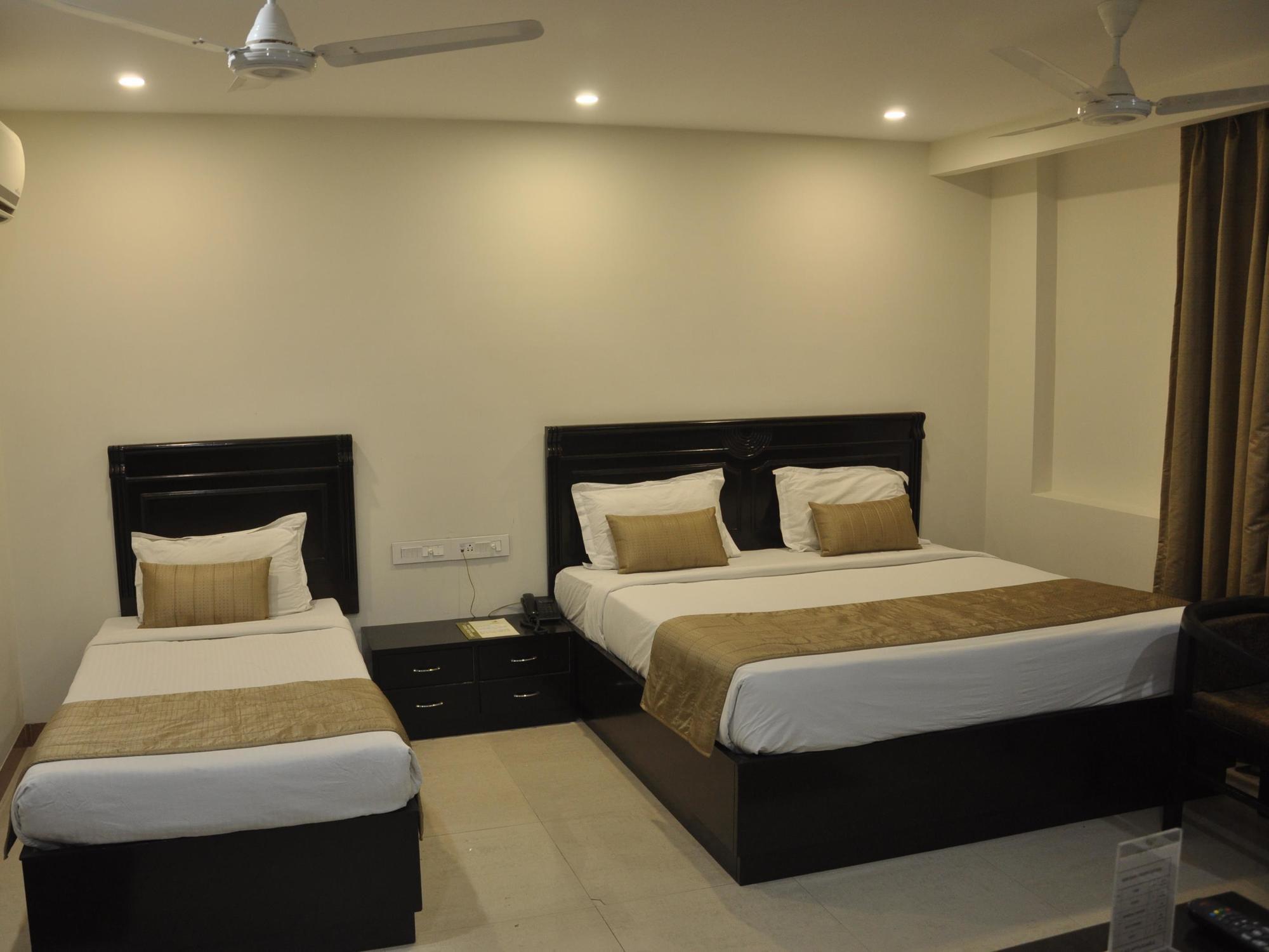 Genx Usha Kiran Agra Hotel Agra  Buitenkant foto