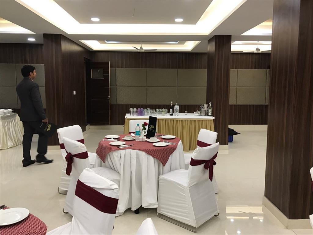 Genx Usha Kiran Agra Hotel Agra  Buitenkant foto