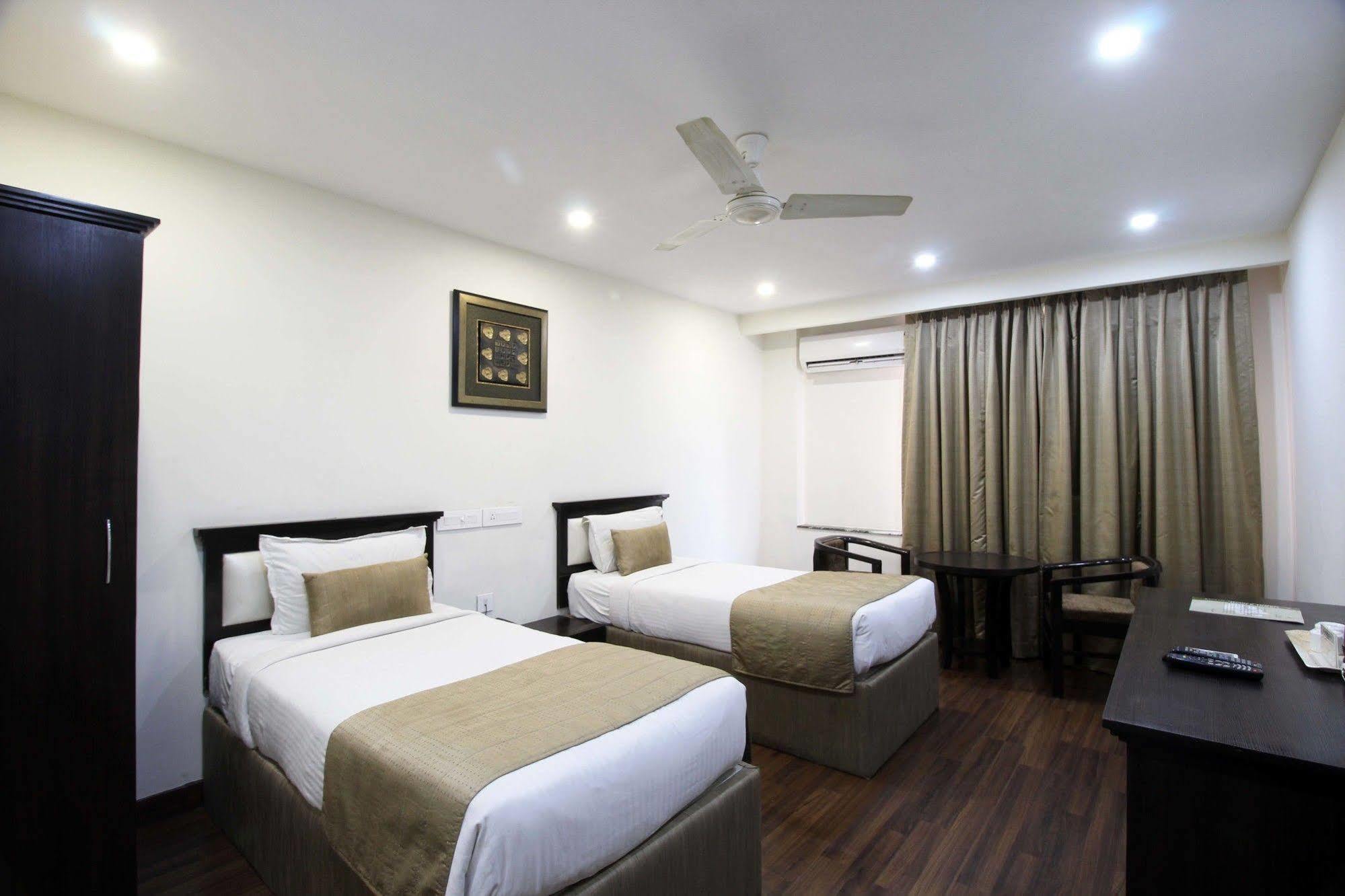 Genx Usha Kiran Agra Hotel Agra  Buitenkant foto