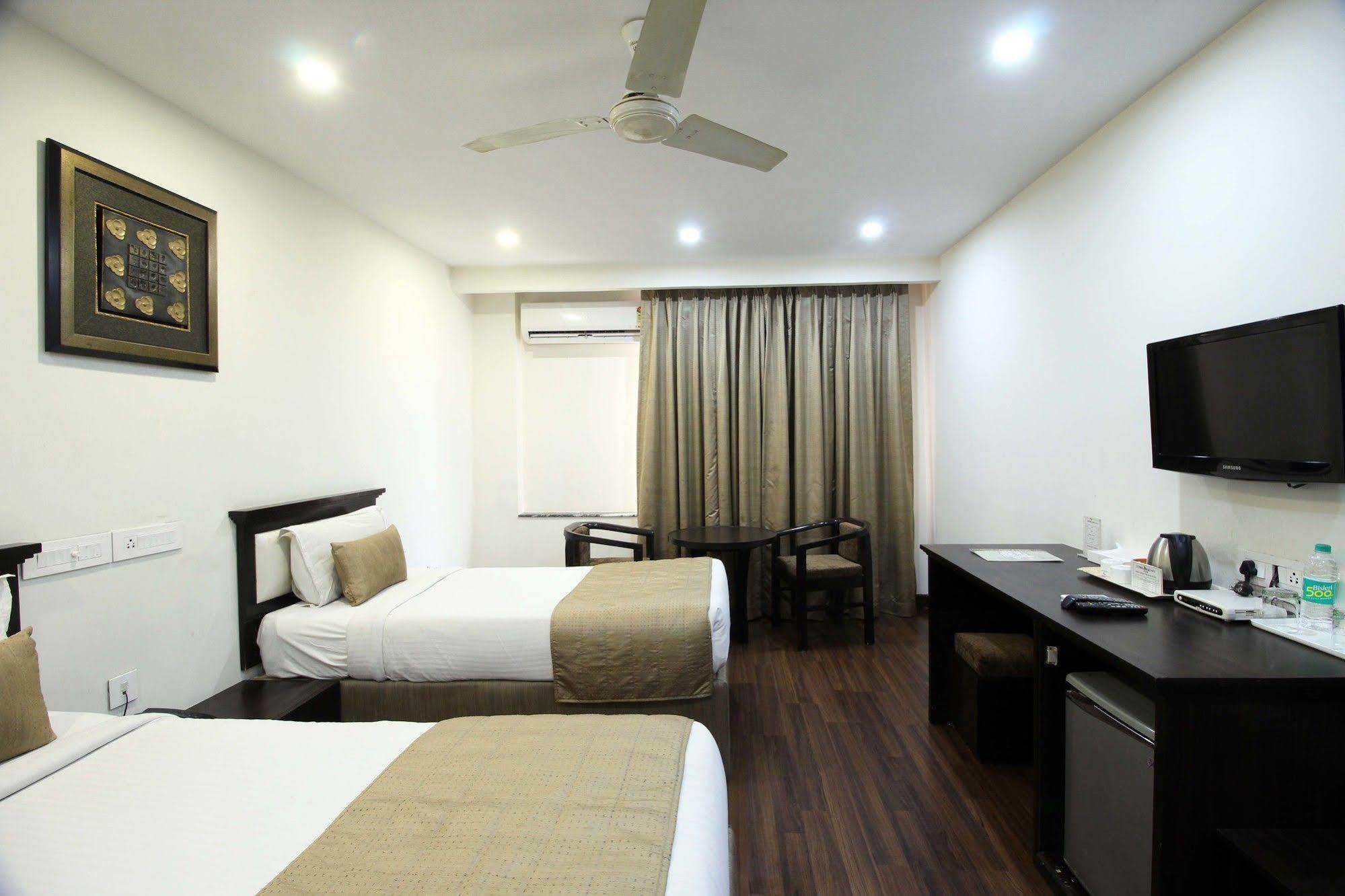Genx Usha Kiran Agra Hotel Agra  Buitenkant foto