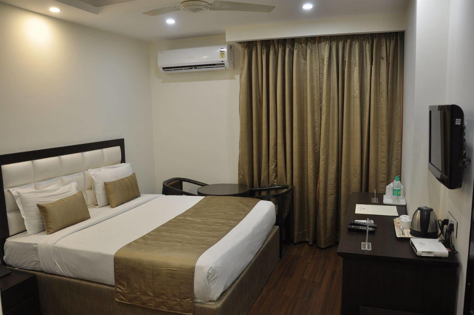 Genx Usha Kiran Agra Hotel Agra  Buitenkant foto