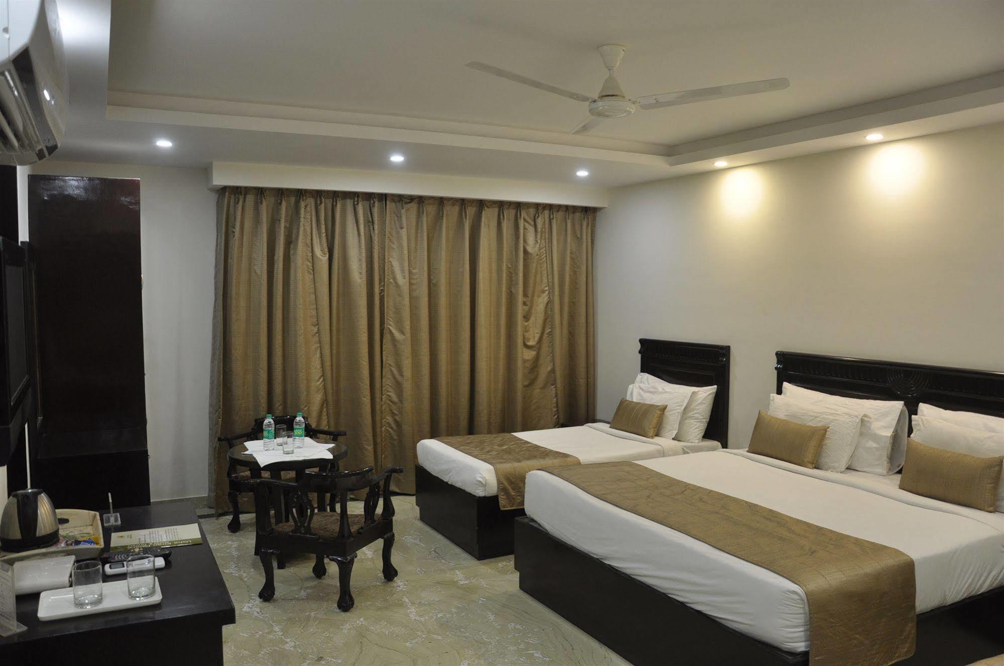 Genx Usha Kiran Agra Hotel Agra  Buitenkant foto