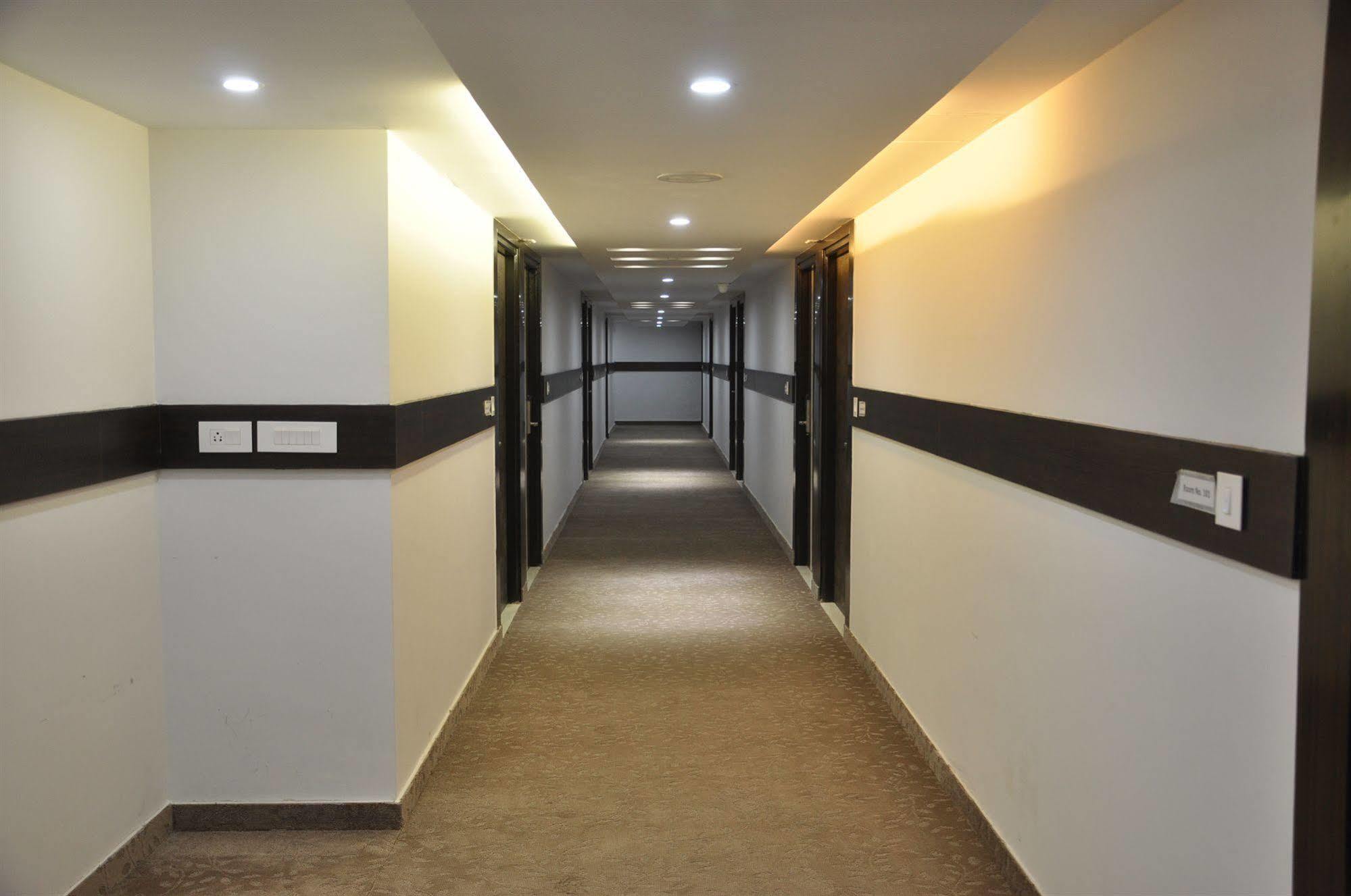 Genx Usha Kiran Agra Hotel Agra  Buitenkant foto